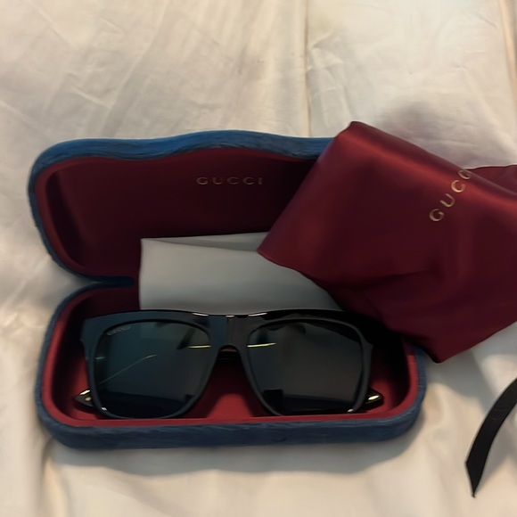 Gucci✨ Classic Fit Black/Tortoise Price is firm no offers - Picture 2 of 9